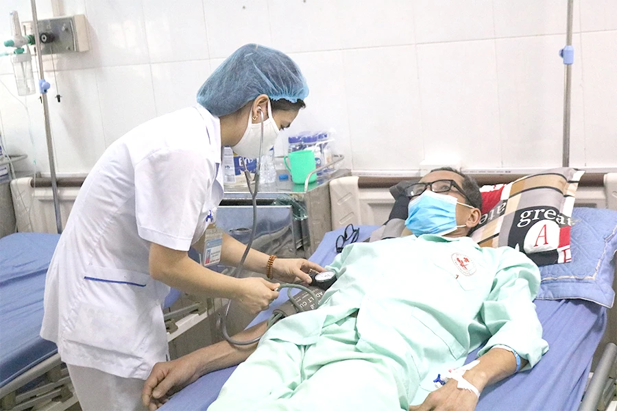 Nhiều người được Quỹ BHYT thanh toán hàng trăm triệu đồng khám chữa bệnh. Ảnh: VIẾT LONG