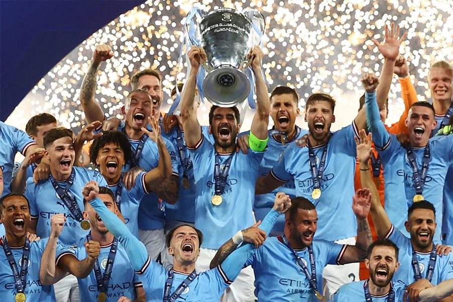 Man. City hoàn tất cú ăn ba với chiếc cúp Champions League. Ảnh: REUTERS