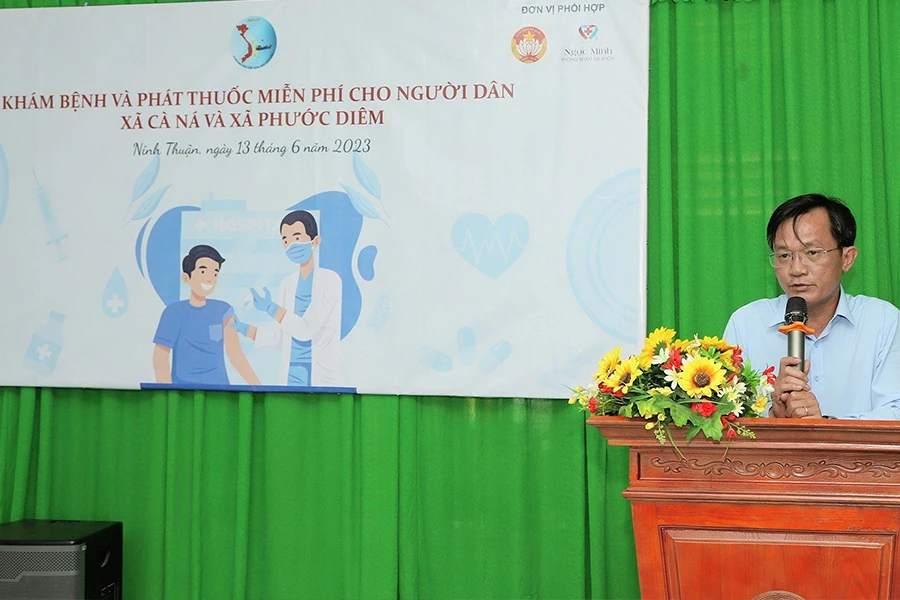 Phó Tổng biên tập thường trực báo Pháp Luật TP.HCM Nguyễn Đức Hiển phát biểu khai mạc chương trình khám bệnh và phát thuốc miễn phí. Ảnh: THANH SƠN Phó Tổng biên tập thường trực báo Pháp Luật TP.HCM Nguyễn Đức Hiển phát biểu khai mạc chương trình khám bệnh và phát thuốc miễn phí. Ảnh: THANH SƠN