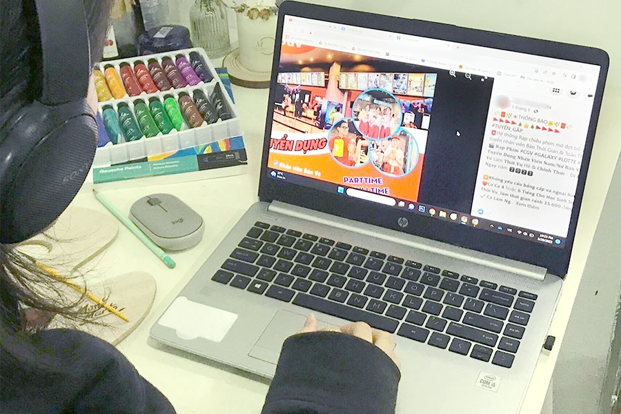 Các bài đăng tuyển dụng giả mạo những thương hiệu lớn xuất hiện tràn lan trên mạng xã hội. Ảnh: THẢO HIỀN