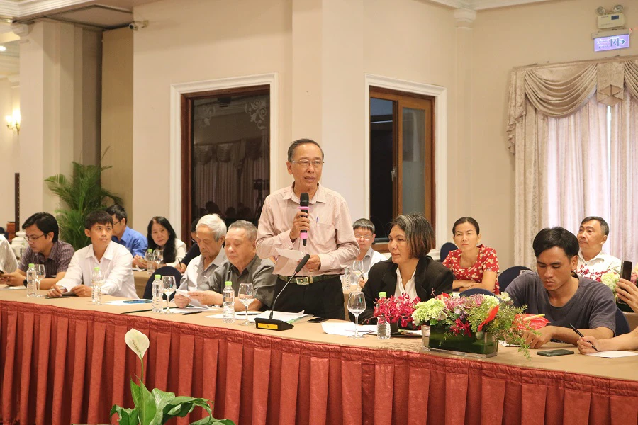 Ông Tôn Thất Hưng, Phó Giám đốc Hợp tác xã Nông nghiệp Xuân Lộc (quận 12), nêu các khó khăn tại hội nghị. Ảnh: T.UYÊN