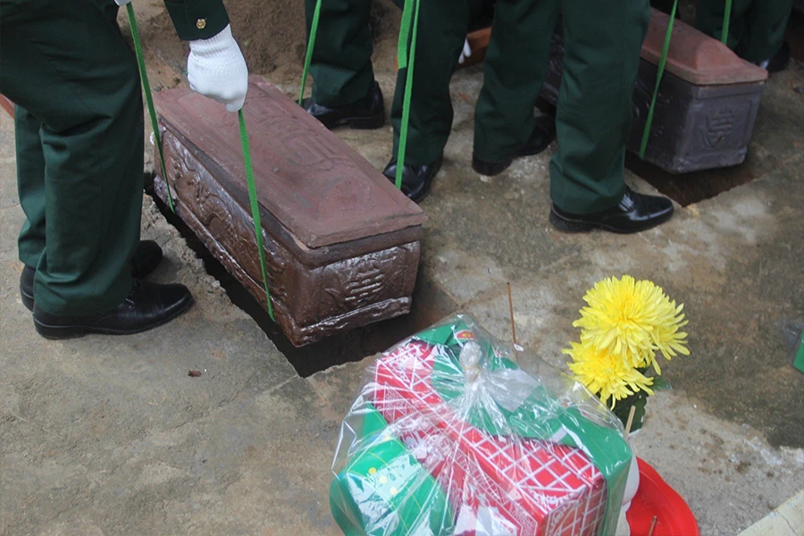 w-P13-liet si hang co loong.jpg