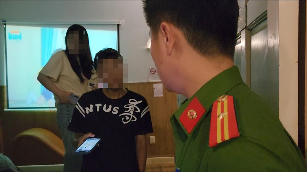 P13_bai 2_rap-phim_h3.jpg