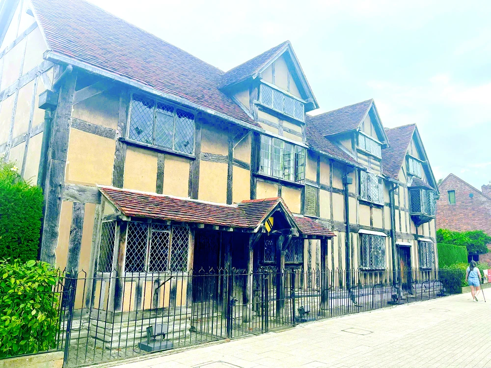 tham quan nhà Shakespeare