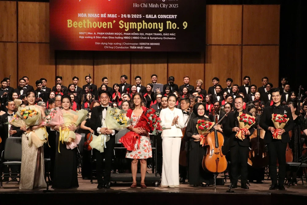 p12-box- 2508-giai dieu mua thu 1.jpg