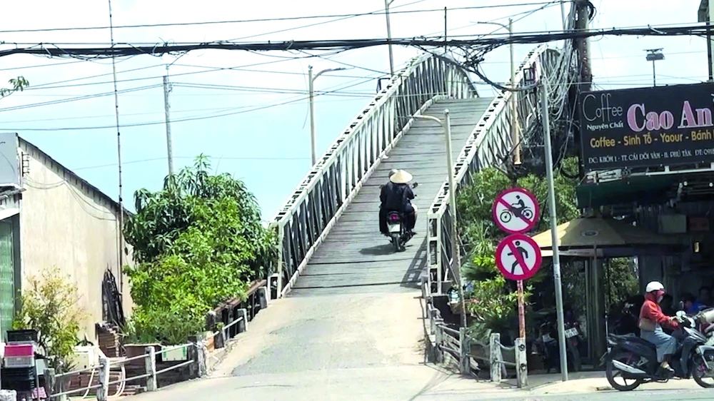 p14-15-Bài 2- Anh 1.jpg