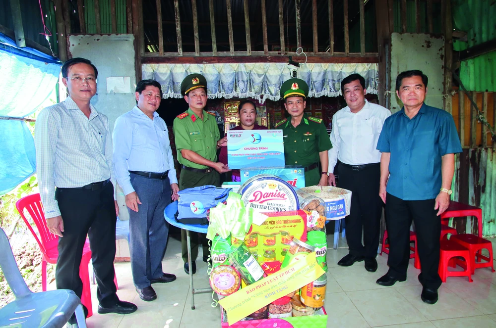 P2021_Cot phai_h4.jpg