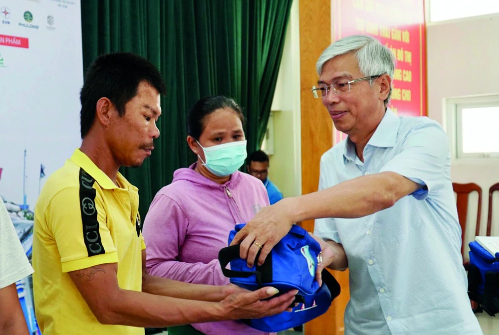 P2021_Cot phai_h5.jpg