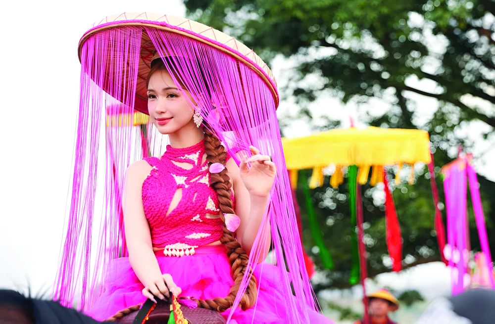 Ca sĩ Hòa Minzy trong bản hit Bắc Bling. Ảnh: VIẾT THỊNH