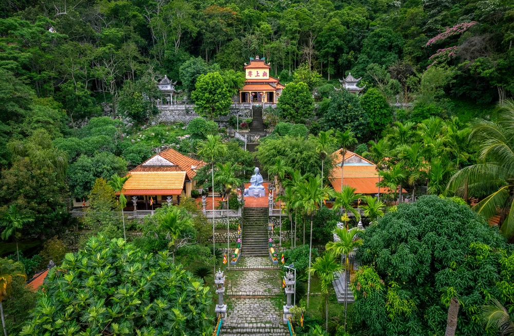 Khung cảnh Linh Sơn Trường Thọ trên đỉnh Tà Kóu. Ảnh: TTC World.