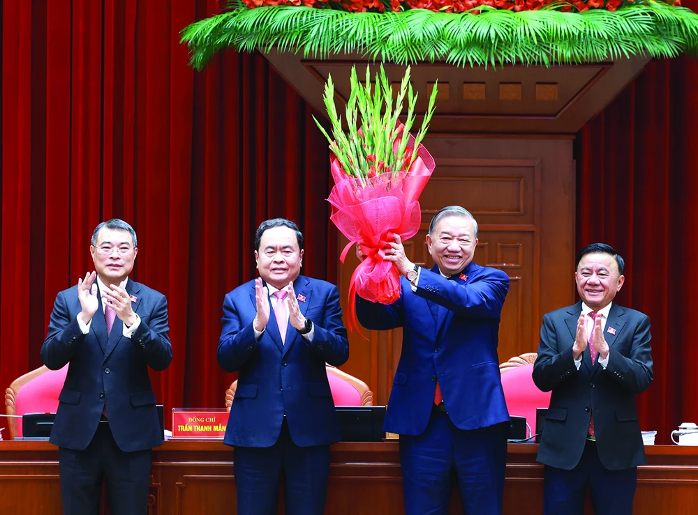 Ban Chấp hành Trung ương Đảng khóa XIV đã thống nhất tuyệt đối bầu đồng chí Tô Lâm, Tổng Bí thư Ban Chấp hành Trung ương Đảng khóa XIII, tiếp tục giữ chức Tổng Bí thư Ban Chấp hành Trung ương Đảng khóa XIV. Ảnh: TTXVN