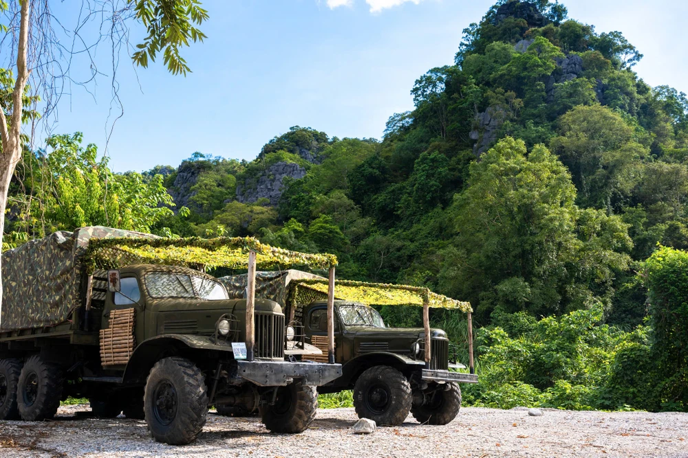 Những chiếc “xe không kính” Zil 157 được trang bị hệ thống tạo không gian ảo 9D. Ảnh: Oxalis