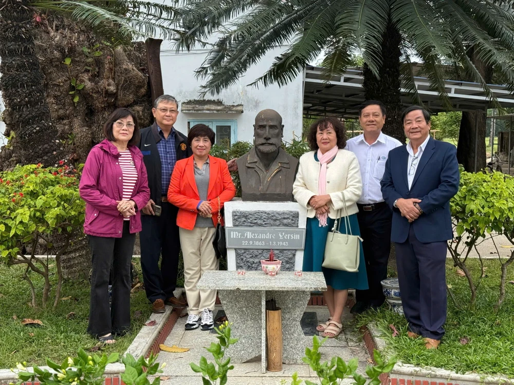 P13-Hoi ai hu Yersin.jpg