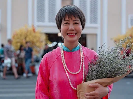 P1213_Chan trang_h1_NGUYEN THI NU.jpg