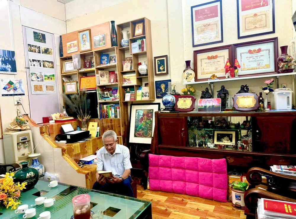 P3_1705- ong Trinh_h2.jpg