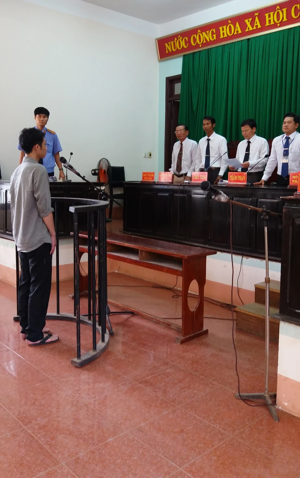 Bị cáo bất ngờ nhận tội, tòa vẫn trả hồ sơ lần thứ... 7 ảnh 1