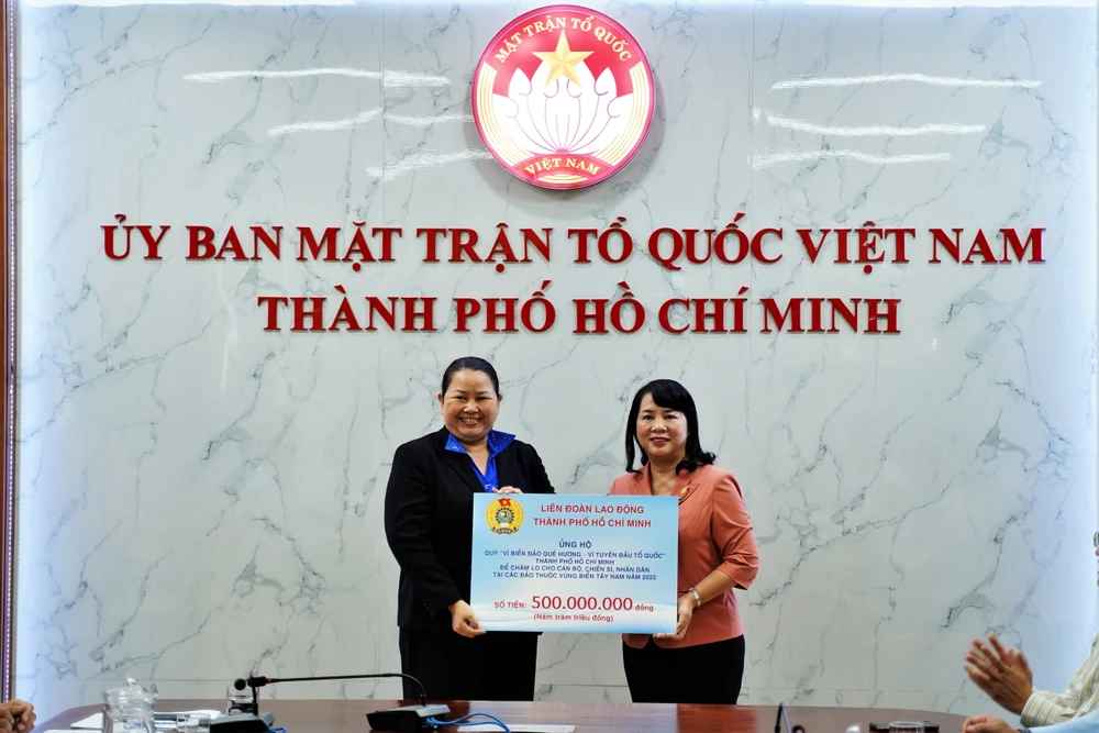 Quỹ "Vì biển đảo quê hương - Vì tuyến đầu Tổ quốc" nhận sự ủng hộ từ các đơn vị, doanh nghiệp. Ảnh: BẢO PHƯƠNG
