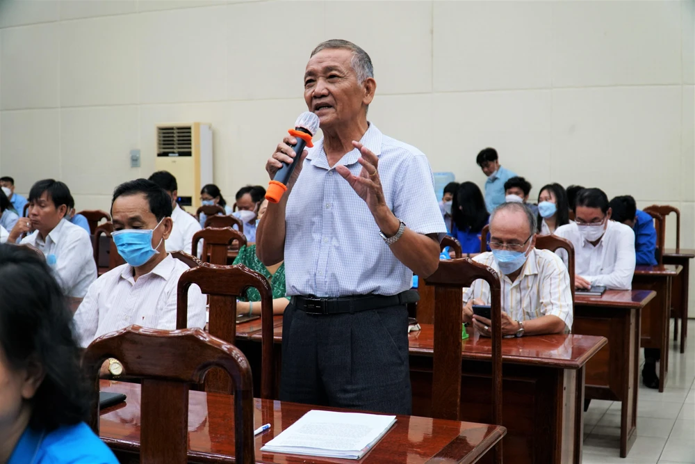 Cử tri Ngô Văn Hồng nếu kiến nghị. Ảnh: BẢO PHƯƠNG