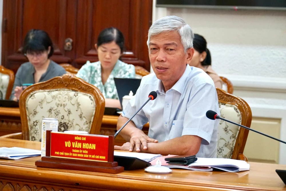 Phó chủ tịch UBND TP.HCM Võ Văn Hoan phát biểu tại buổi giám sát. Ảnh: BẢO PHƯƠNG
