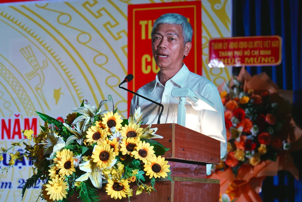 Phó Chủ tịch UBND TP.HCM Võ Văn Hoan phát biểu tại buổi lễ. Ảnh: BẢO PHƯƠNG