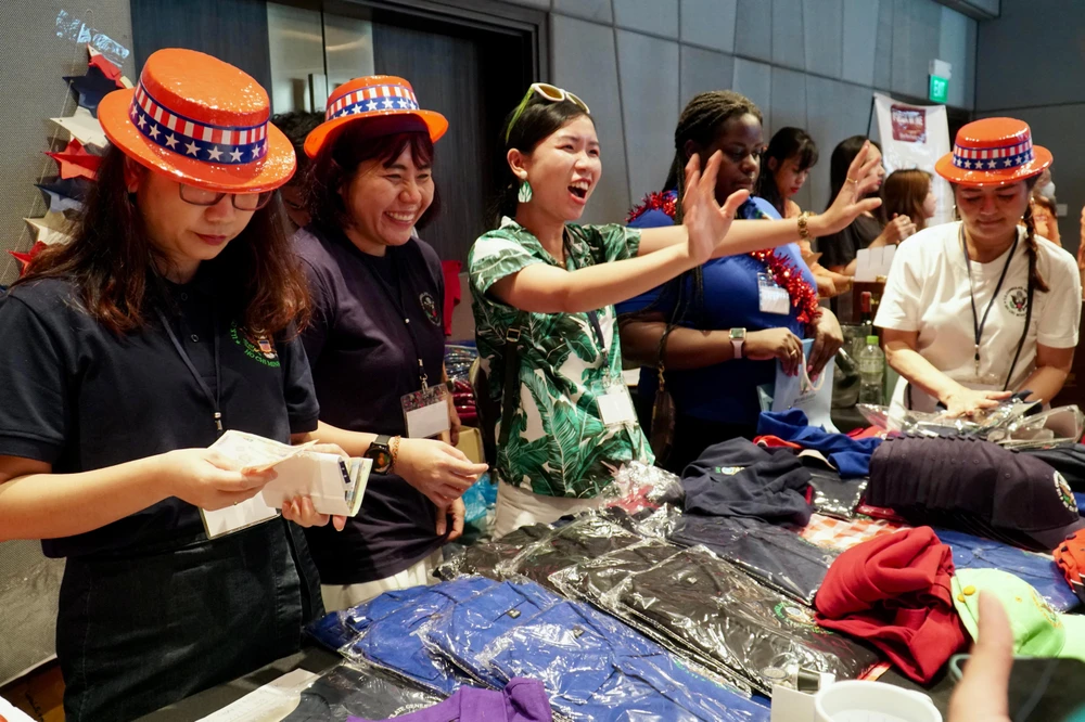 Hội chợ đón nhiều khách tham quan từ khắp nơi trên thế giới. Ảnh: BẢO PHƯƠNG