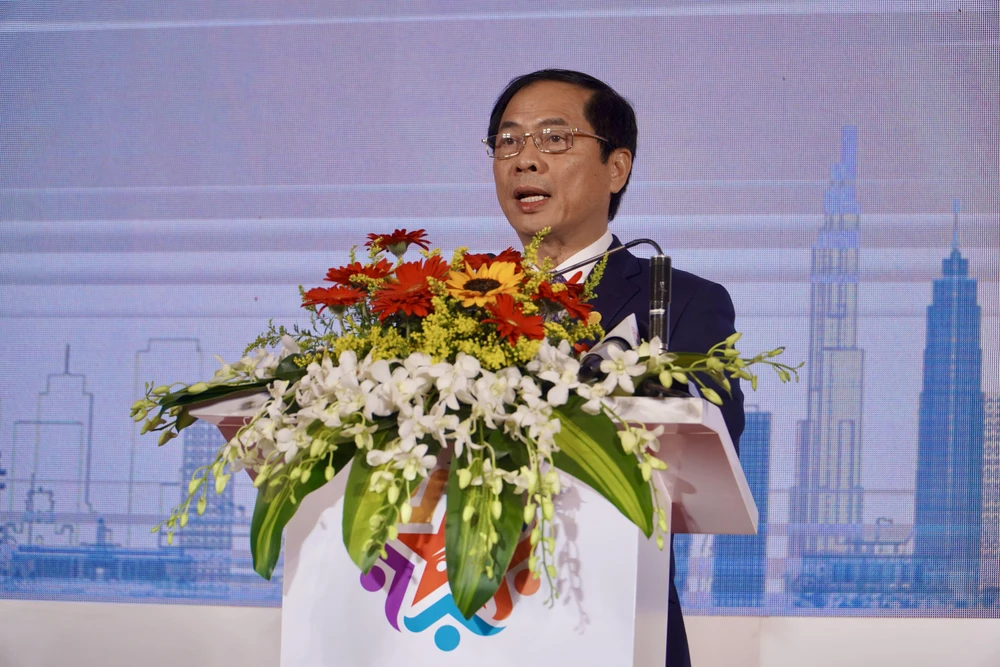 Ông Bùi Thanh Sơn, Bộ trưởng Bộ Ngoại giao đánh giá cao việc TP.HCM tổ chức Đối thoại Hữu nghị TP.HCM 2022. Ảnh: BẢO PHƯƠNG Ông Bùi Thanh Sơn, Bộ trưởng Bộ Ngoại giao đánh giá cao việc TP.HCM tổ chức Đối thoại Hữu nghị TP.HCM 2022. Ảnh: BẢO PHƯƠNG