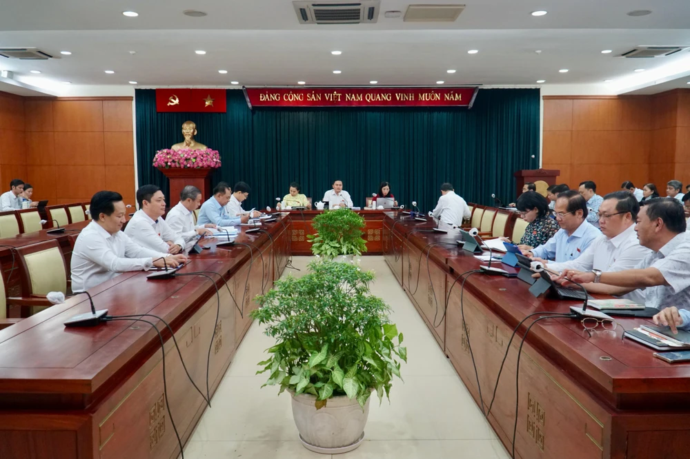 Toàn cảnh phiên thảo luận tổ 3. Ảnh: BẢO PHƯƠNG