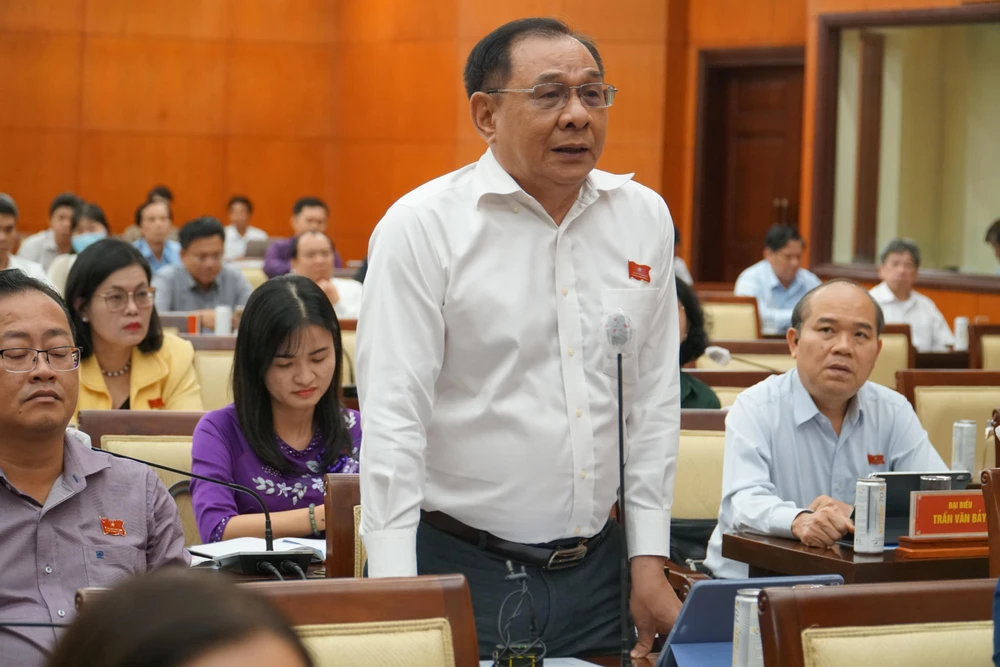 Chủ tịch UBND TP.HCM trả lời chất vấn về tỉ lệ giải ngân đầu tư công ảnh 1