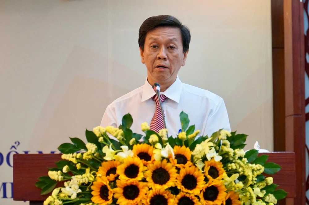 Phó Trưởng ban Tuyên giáo Thành ủy TP.HCM Nguyễn Thọ Truyền phát biểu tổng kết tại hội nghị. Ảnh: BẢO PHƯƠNG