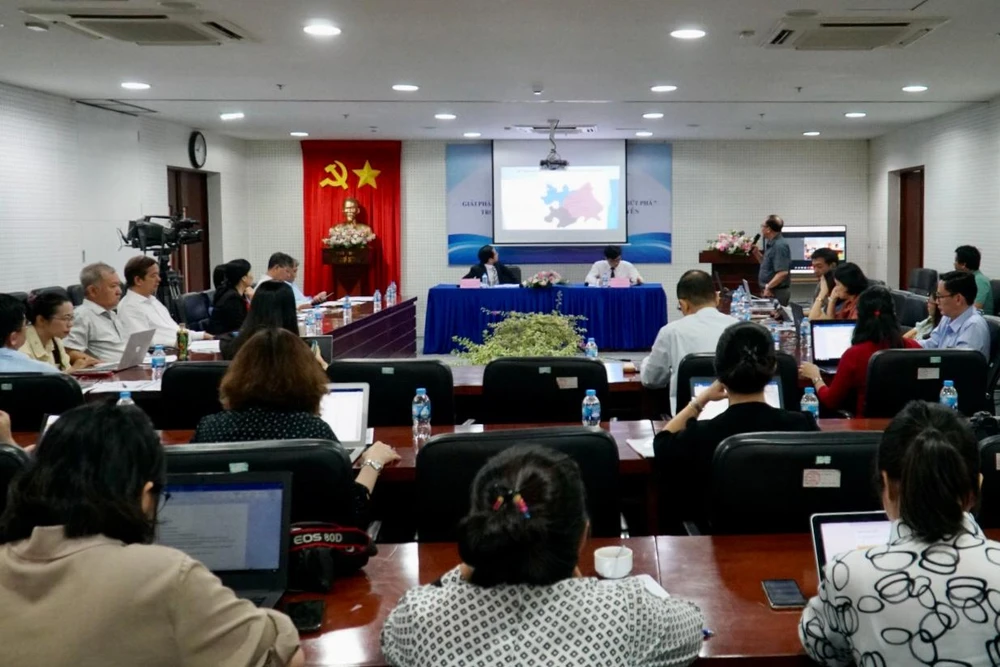 Toàn cảnh hội thảo “Giải pháp tháo gỡ điểm nghẽn nhằm tạo sự bức phá phát triển kinh tế, xã hội đối với chính quyền đô thị kiểu mới TP Thủ Đức”. Ảnh: BẢO PHƯƠNG