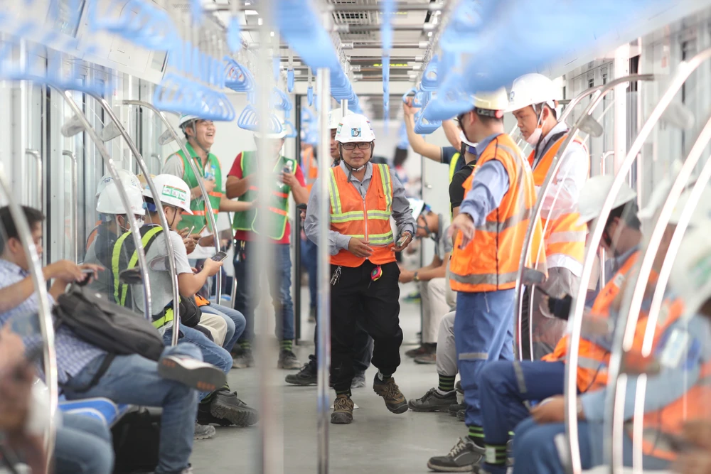 Bên trong tuyến metro số 1 được chạy thử. Ảnh: BẢO PHƯƠNG