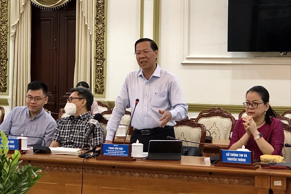 Chủ tịch UBND TP.HCM Phan Văn Mãi làm việc với Liên hiệp các Hội Khoa học kỹ thuật TP.HCM chiều 4-1. Ảnh: BẢO PHƯƠNG