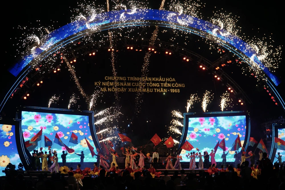 Chương trình sân khấu hóa diễn ra với nhiều tiết mục biểu diễn đặc sắc. Ảnh: BẢO PHƯƠNG