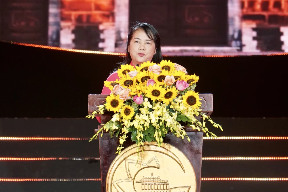 Chủ tịch Ủy ban MTTQ Việt Nam TP.HCM Trần Kim Yến phát biểu tại lễ kỷ niệm. Ảnh: PHƯƠNG ĐẶNG