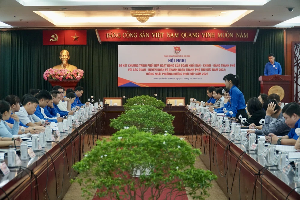 Toàn cảnh hội nghị sơ kết chương trình phối hợp hoạt động của Đoàn khối với các quận đoàn, huyện đoàn và Thành đoàn TP. Thủ Đức năm 2022, thống nhất phương hướng phối hợp năm 2023. Ảnh: VĂN THUẬN