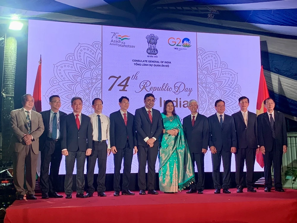 Phó Chủ tịch UBND Võ Văn Hoan dự lễ kỷ niệm lần thứ 73 Ngày Cộng hòa Ấn Độ. Ảnh: H.T