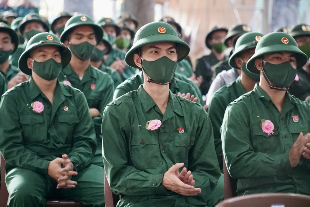 Năm 2023, quận 11 có 173 thanh niên lên đường nhập ngũ thực hiện nhiệm vụ tại các đơn vị công an, quân đội. Ảnh: BẢO PHƯƠNG Năm 2023, quận 11 có 173 thanh niên lên đường nhập ngũ thực hiện nhiệm vụ tại các đơn vị công an, quân đội. Ảnh: BẢO PHƯƠNG