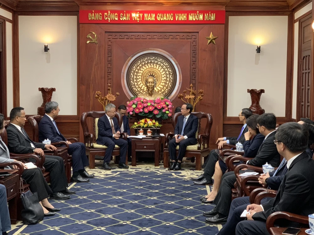 Bí thư Thành ủy TP.HCM Nguyễn Văn Nên đã có buổi tiếp xã giao ông Thẩm Hiểu Minh, Bí thư Tỉnh ủy tỉnh Hải Nam (Trung Quốc) nhân chuyến thăm, làm việc tại TP.HCM. Ảnh: Q.T