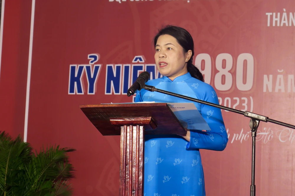 Chủ tịch Hội LHPN TP Nguyễn Trần Phượng Trân phát biểu tại buổi lễ. Ảnh: BP