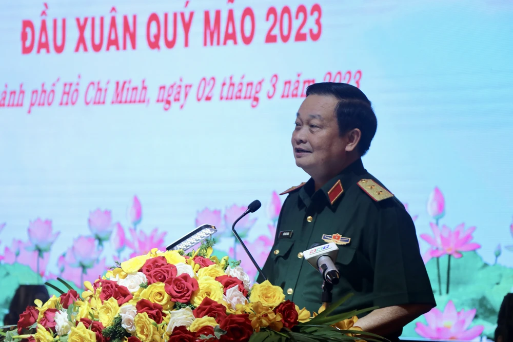 Trung tướng Trần Hoài Trung phát biểu tại buổi gặp mặt. Ảnh: PHƯƠNG ĐẶNG