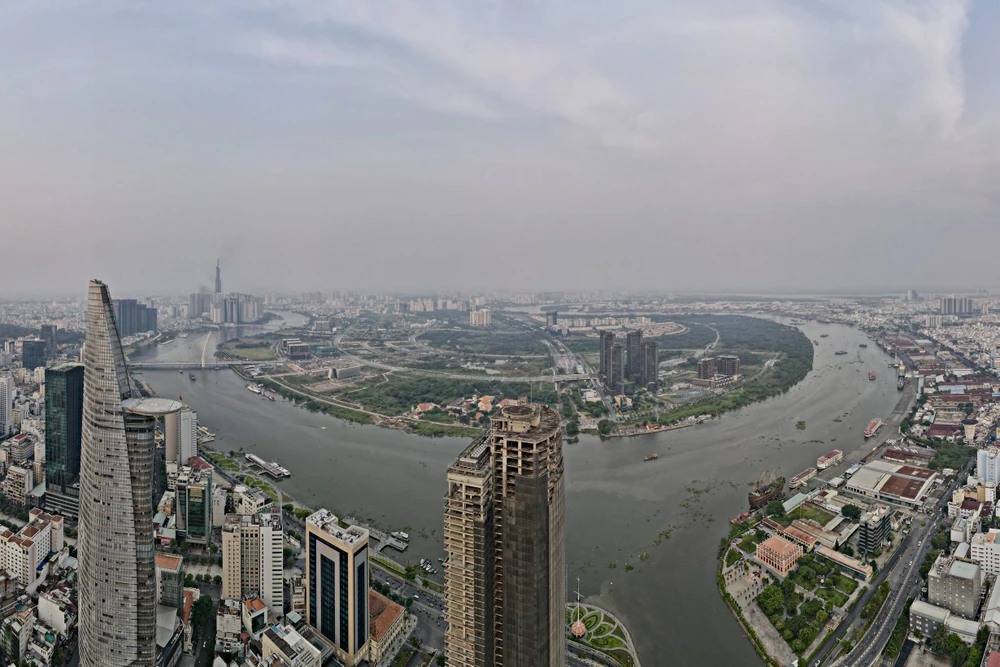 Khu đô thị mới Thủ Thiêm được Chính phủ phê duyệt quy hoạch từ năm 1996, có vị trí thuộc địa bàn các phường An Khánh, Thủ Thiêm, An Lợi Đông và một phần phường Bình An, Bình Khánh (TP Thủ Đức), nằm tại phía bờ đông của sông Sài Gòn, có tổng diện tích 657 ha. Ảnh: BẢO PHƯƠNG