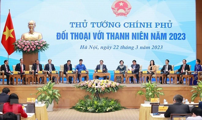 Thủ tướng Phạm Minh Chính cùng đại diện các bộ, ngành và Trung ương Đoàn tham gia đối thoại với thanh niên. Ảnh: TTXVN