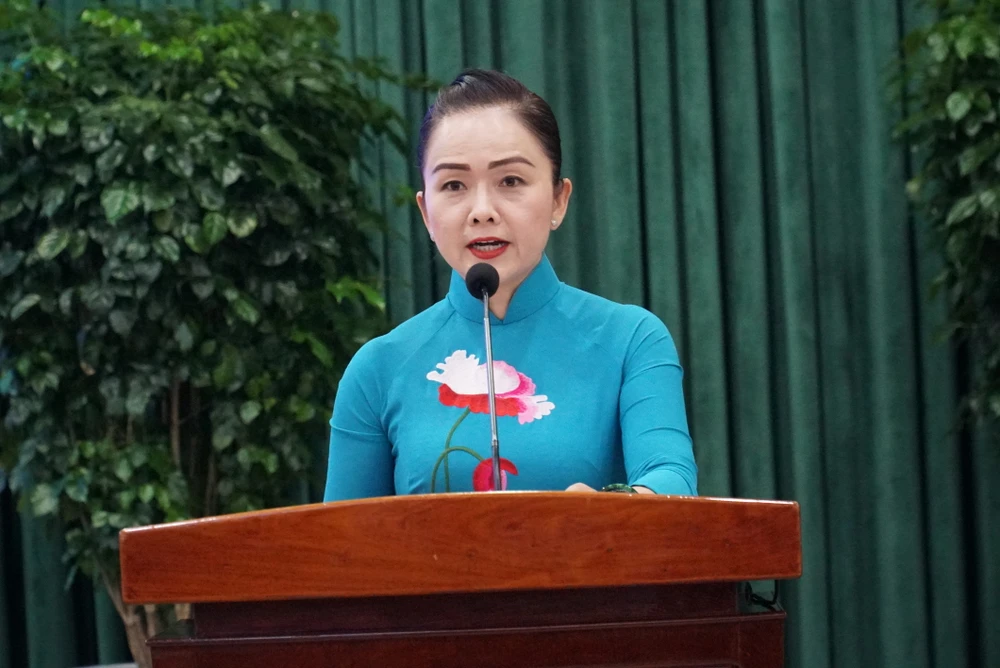 Phó Giám đốc Sở Nội vụ TP.HCM Ngô Thị Hoàng Các công bố chỉ số CCHC của sở, ban, ngành, UBND TP Thủ Đức, các quận, huyện năm 2022. Ảnh: BẢO PHƯƠNG
