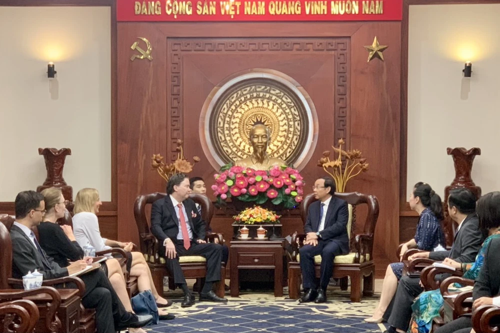 Bí thư Thành ủy TP.HCM Nguyễn Văn Nên tiếp ông Marc E. Knapper, Đại sứ Hoa Kỳ tại Việt Nam. Ảnh: QT