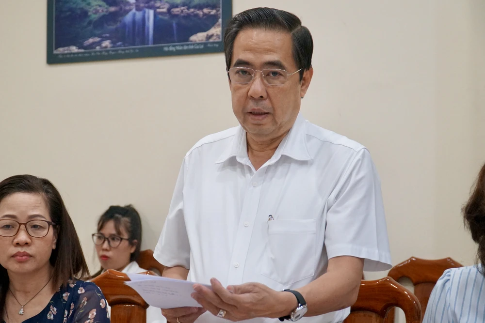 Ông Nguyễn Văn Lâm, Phó Giám đốc Sở LĐ-TB&amp;XH, báo cáo tại buổi giám sát. Ảnh: B.P