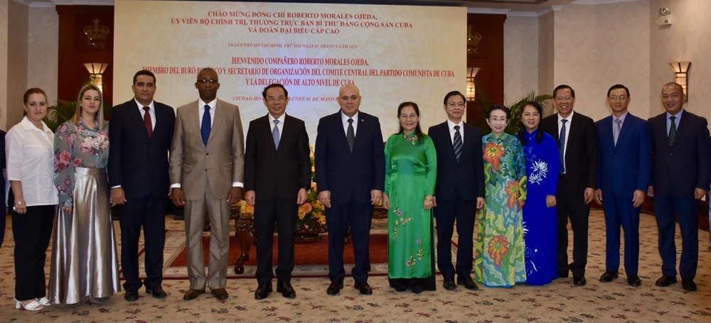 Các đại biểu chụp hình lưu niệm tại buổi tiếp. Ảnh: BẢO PHƯƠNG