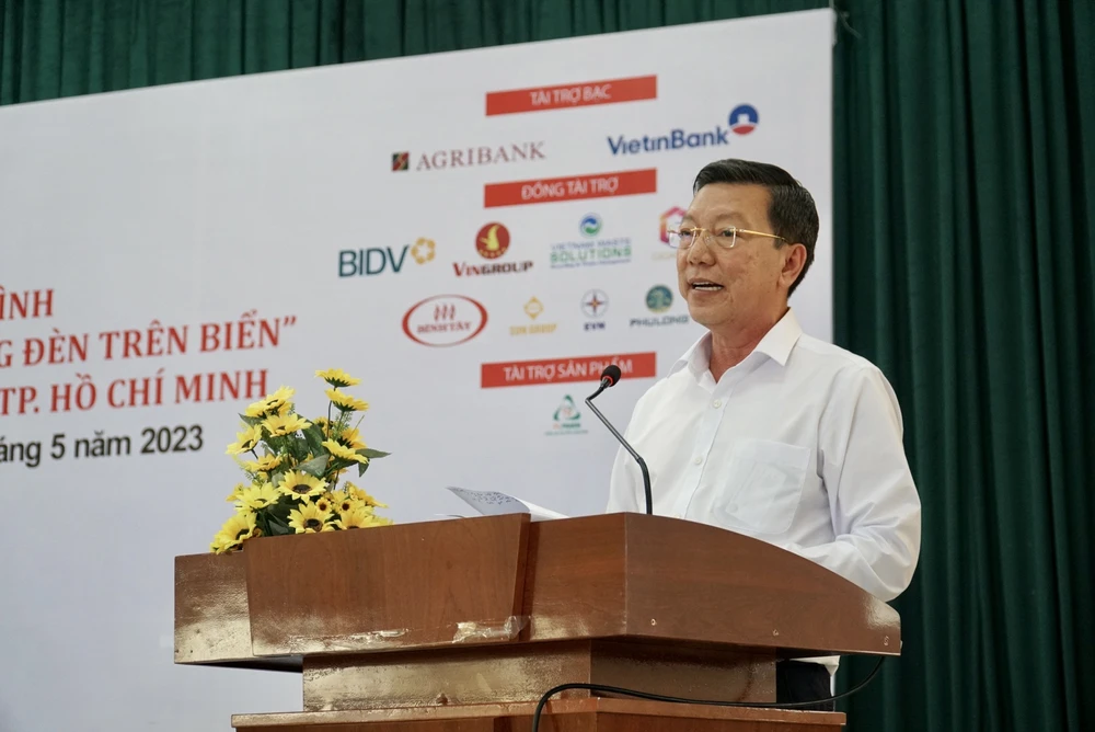 Chủ tịch UBND huyện Cần Giờ Nguyễn Văn Hồng phát biểu tại buổi lễ.