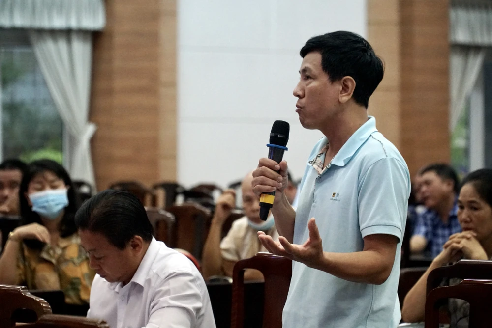 Cử tri quận Bình Tân nêu ý kiến. Ảnh: BP