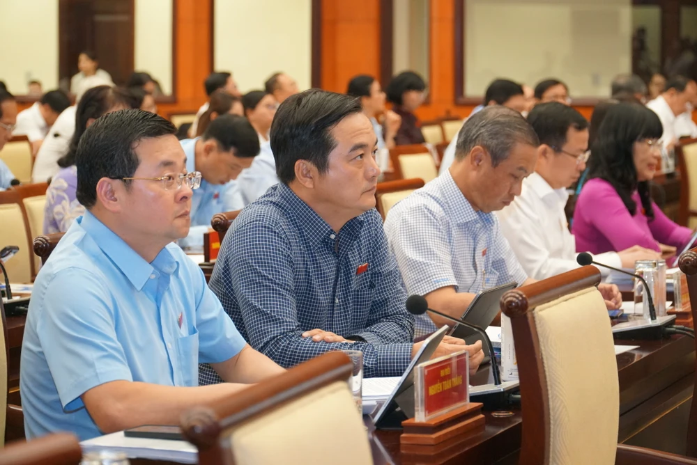 Các đại biểu HĐND TP.HCM tham dự phiên họp chiều 11-7. Ảnh: BẢO PHƯƠNG