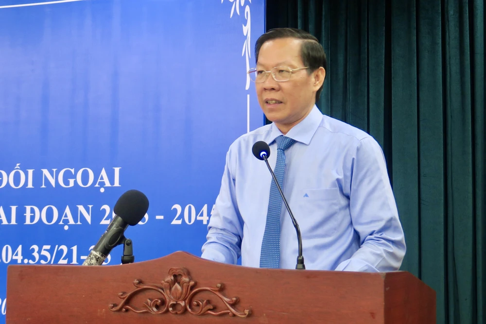 Chủ tịch UBND TP.HCM Phan Văn Mãi phát biểu khai mạc hội thảo. Ảnh: P.Đ